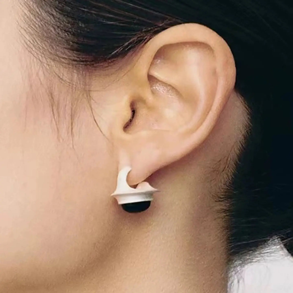 Ohrstecker aus mattem Silber – Minimalistische Ohrringe mit schwarzem oder weißem Onyx