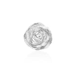 Skulpturaler Kettenanhänger in Form einer voll erblühten Rose aus matt-diamantiertem 925er Sterlingsilber mit funkelnder Oberflächenstruktur.