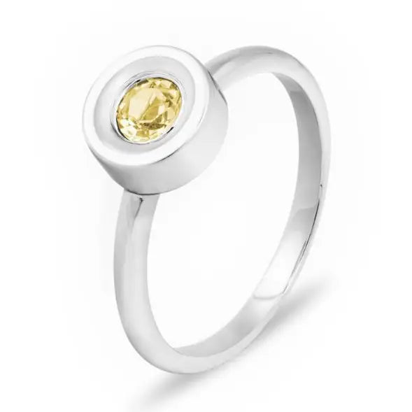 Filigraner JOY Silberring aus hochglanzpoliertem 925er Sterlingsilber mit einem rund gefassten, facettierten goldgelben Citrinquarz im Zentrum.