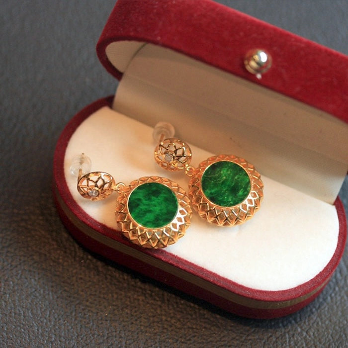 Ohrringe mit Jadeblumenrahmen