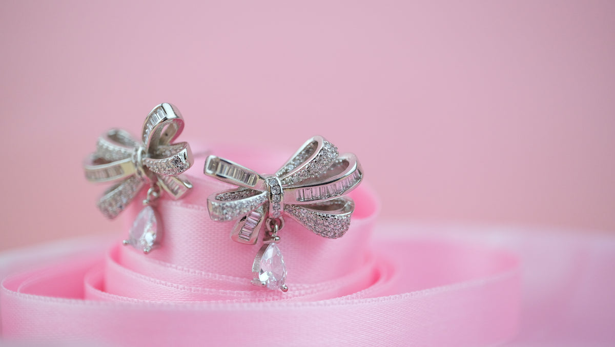 Tropfenohrringe platinbeschichtet | Damen Schleifenohrringe Silber mit Zirkonia