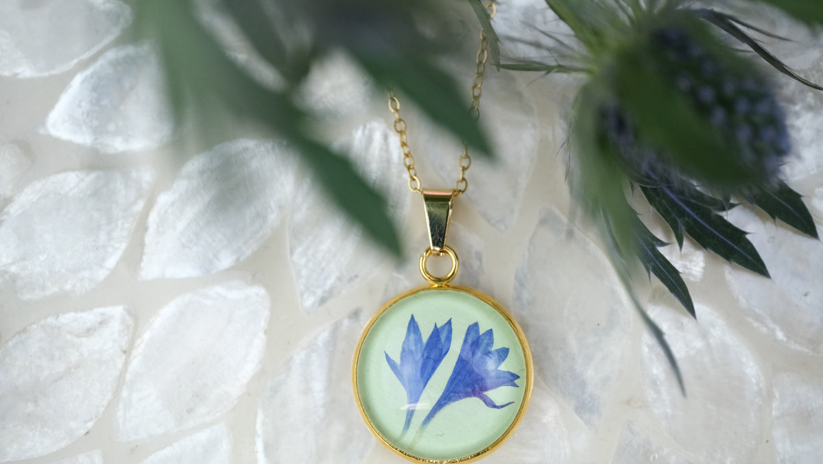 Medaillon Kette mit echten Blüten | Edelstahl Halskette Damen wasserfest