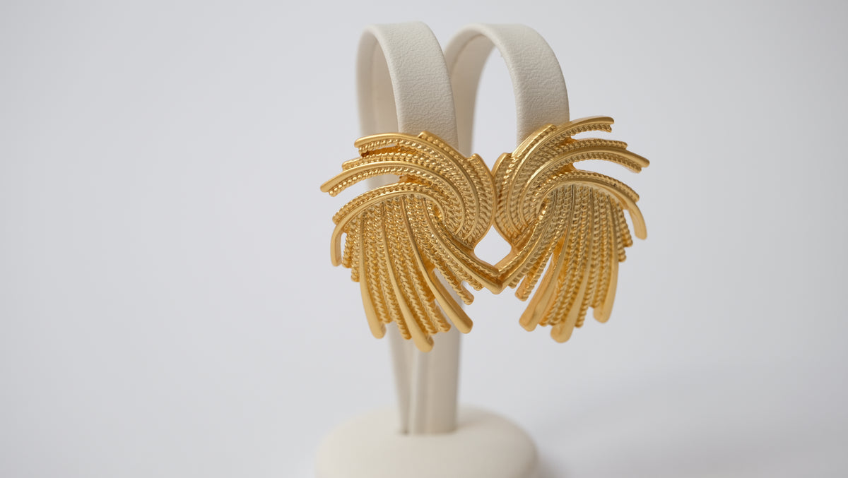 Gewebte Strahlenohrringe im Vintage-Stil – Goldener Glanz