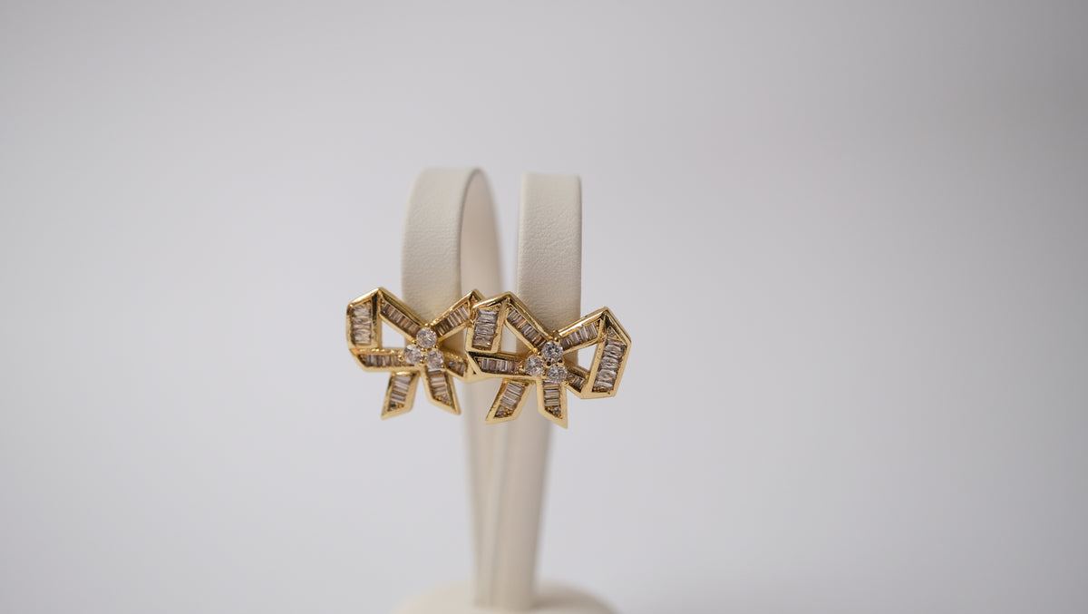 Ohrringe Schleife mit Zirkonia | Damen Ohrstecker 18k vergoldet