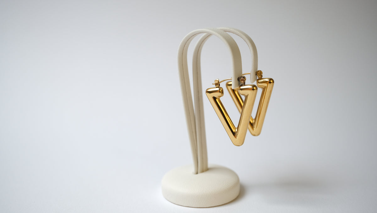 V-Shape Creolen – Geometrische Hoops in Gold oder Silber