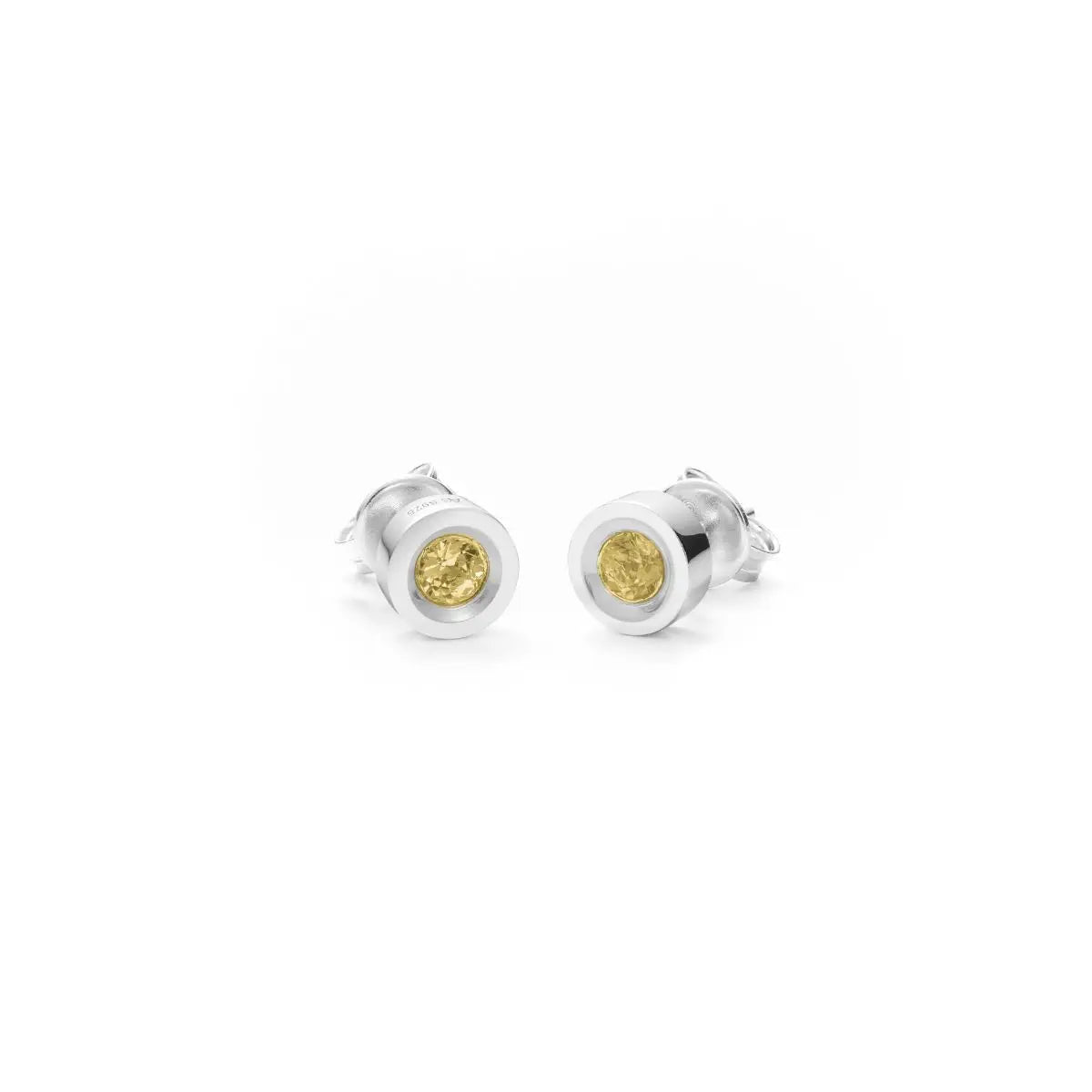 Filigrane Mini-Ohrstecker aus rhodiniertem 925er Silber mit je einem facettierten, hellgelb leuchtenden Citrin-Edelstein