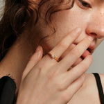 Eleganter Sternring mit funkelnden Zirkonia-Steinen in Gold und Silber