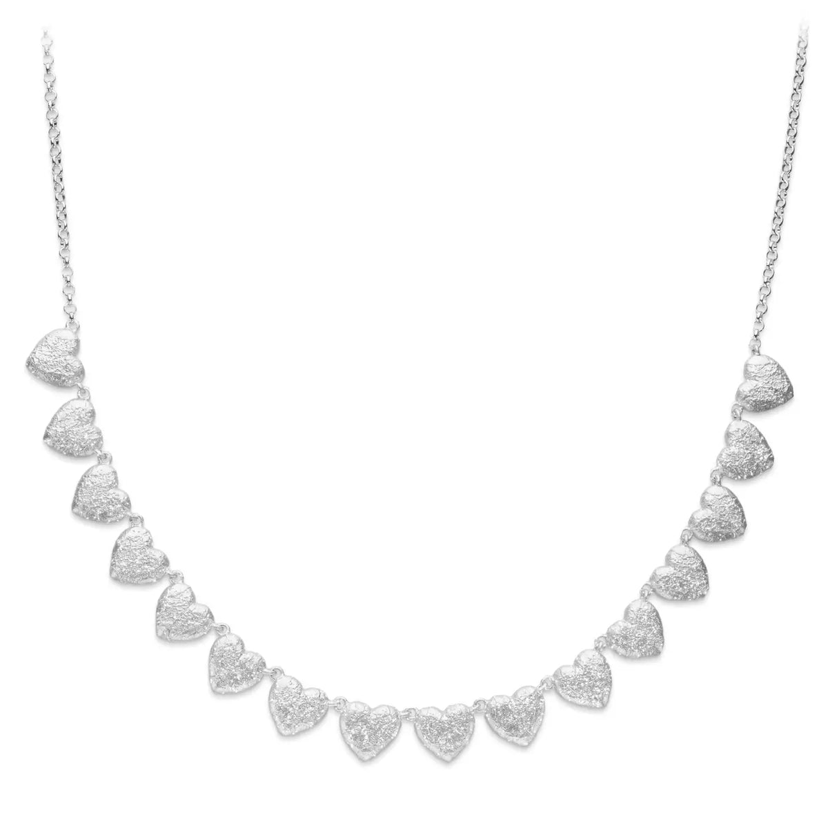 Filigranes Collier aus rhodiniertem 925er Silber mit sechzehn mattierten, kleinen Herz-Anhängern