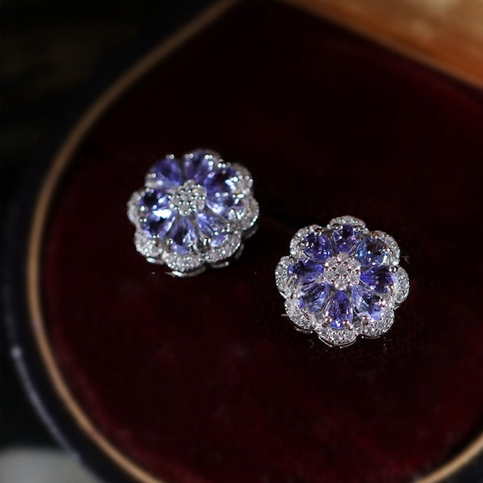 Fleur de Tanzanite – Blumen-Ohrstecker aus Sterlingsilber